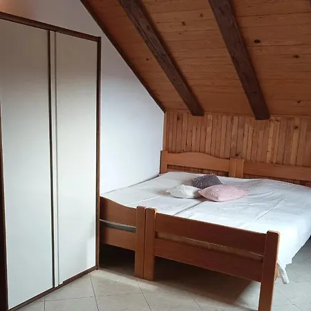 Druzinski Apartmaji Punat-krk 公寓
