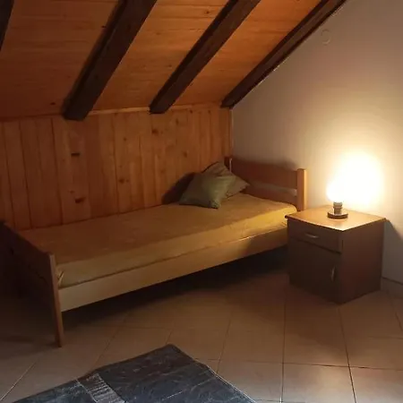 Druzinski Apartmaji Punat-krk 普纳特